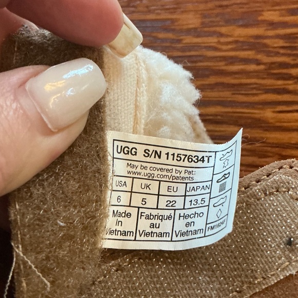 UGG Toddler Girl Keelan Boots in Chestnut sz 6 EUC - Picture 10 of 10